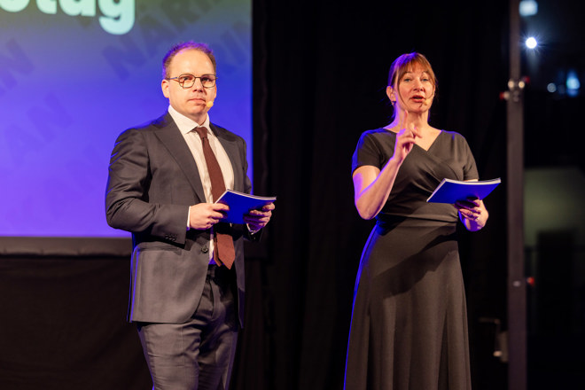 Kvällens konferencierer näringslivschef Jonas Karlsson och Kornelia Juhas Löfberg, vd Junnifast fastighetsförvaltning.