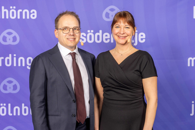 Årets konferencierer näringslivschef Jonas Karlsson och Kornelia Juhas Löfberg, vd Junnifast fastighetsförvaltning.