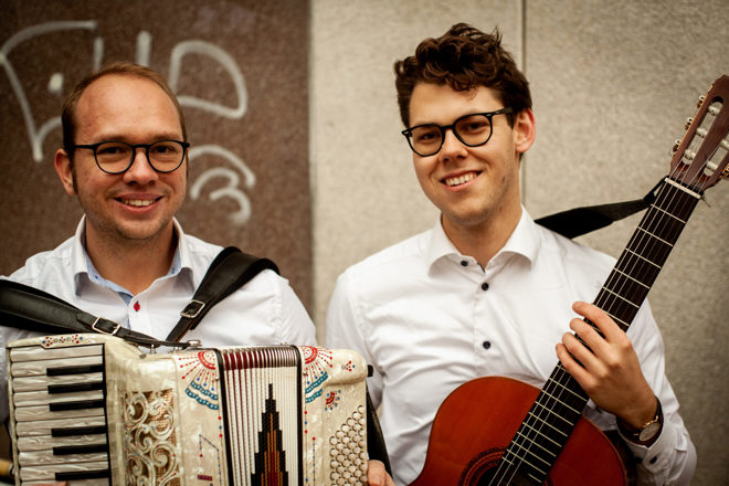 Bild på musikerna Andreas och William
